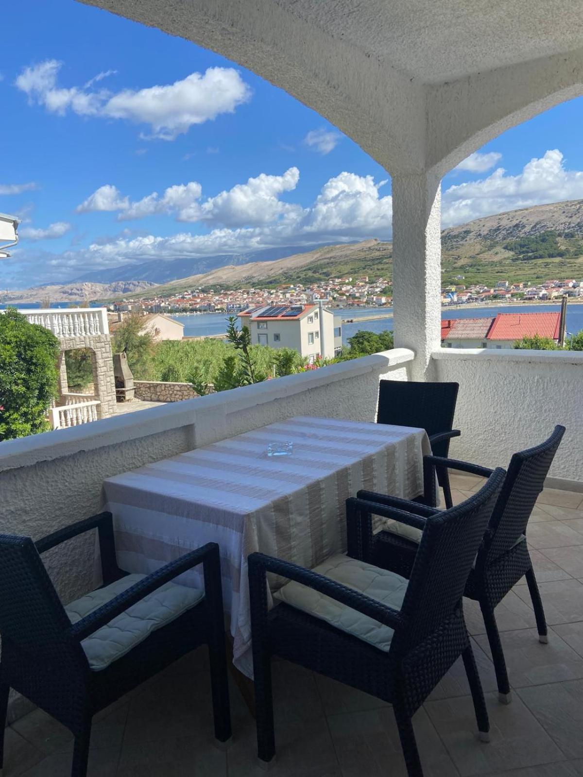 Oguic Apartman Pag Town Exterior foto